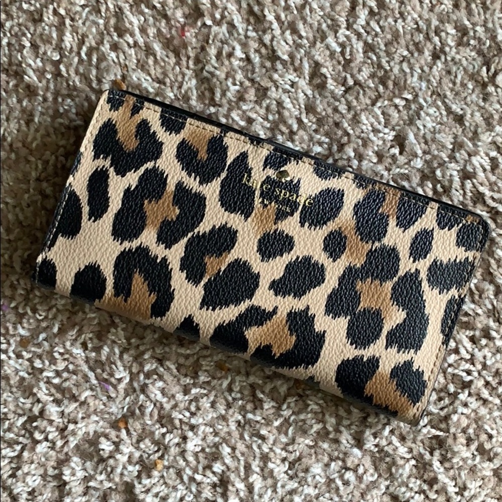KATE SPADE LIKE NEW cheetah wallet
